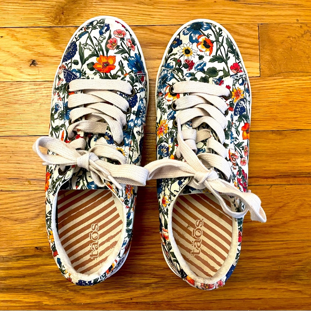 Cute spring floral Taos sneakers, size 7